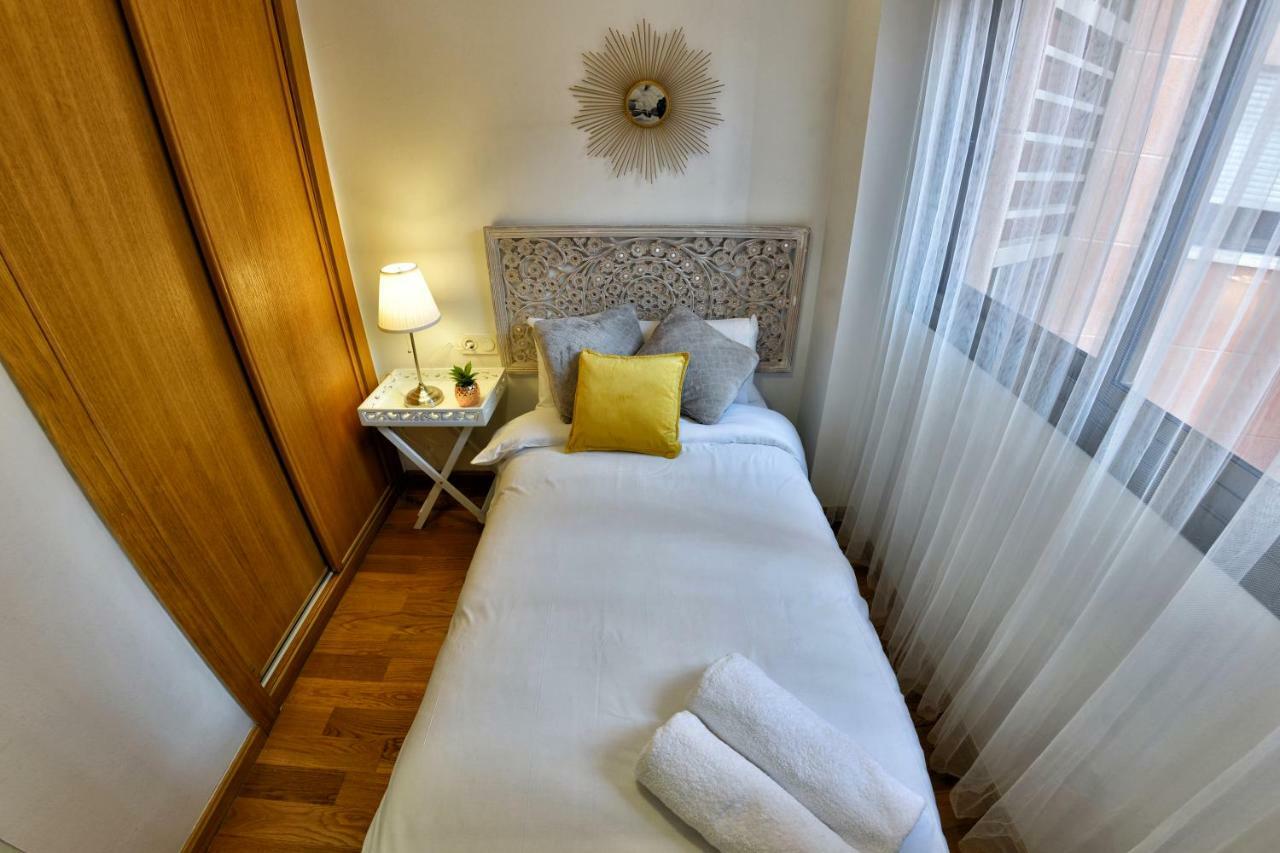 Wonderstays Apartamentos La Estacion Малага Екстериор снимка